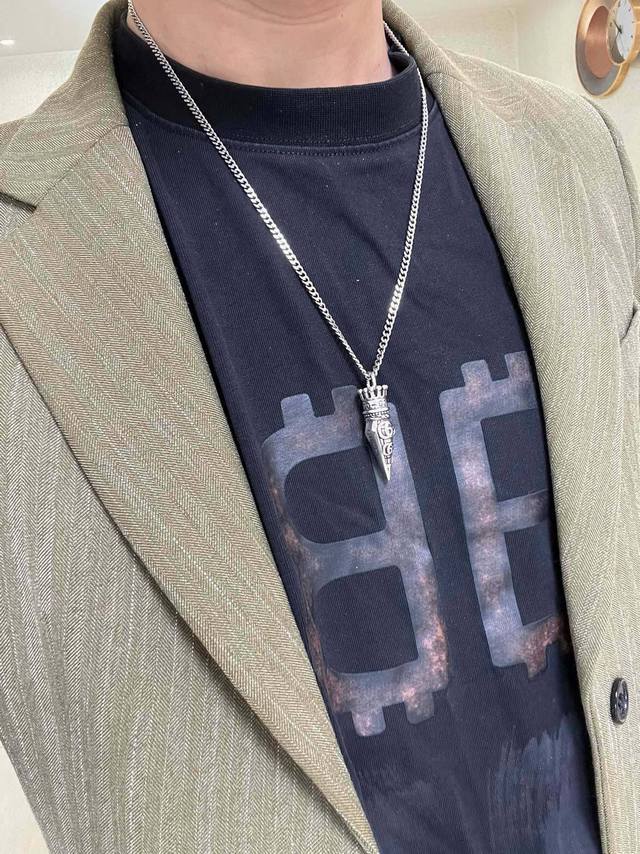 New product release. The latest model of the handsome Gucci necklace. The chain