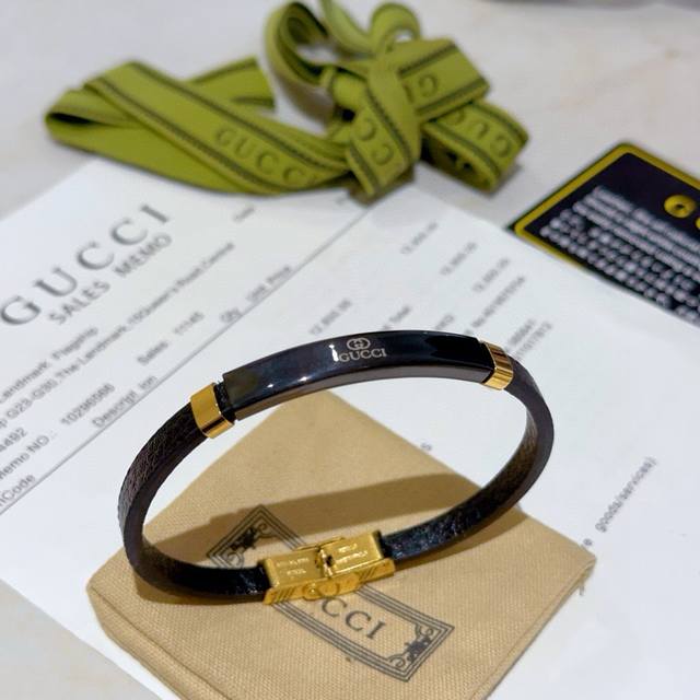 New product on sale. The latest model of Gucci bracelet. Pure handmade cowhide m