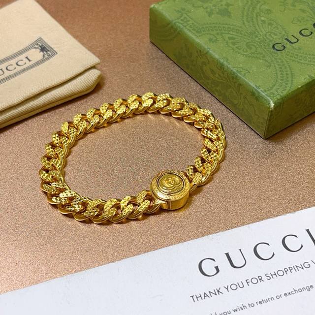 Gucci's new model for the Year of the Snake 2025 is out. The latest double snake
