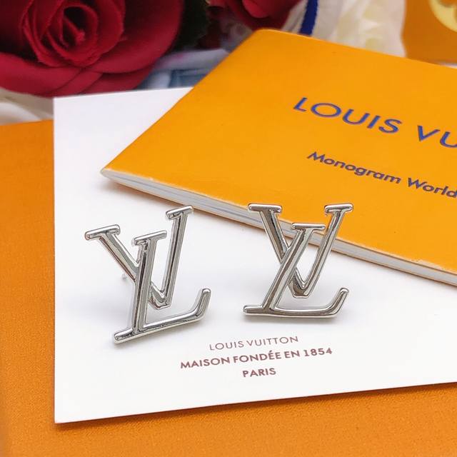 No. Led0043 Silver Lv latest letter earrings glossy two colors optional consiste