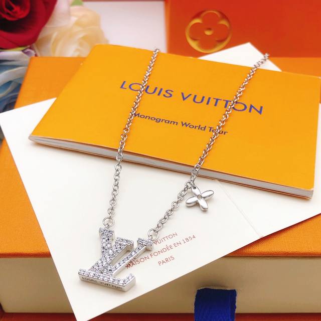 No. Lxl0121 Lv*Latest silver diamond necklace consistent Zp brass material