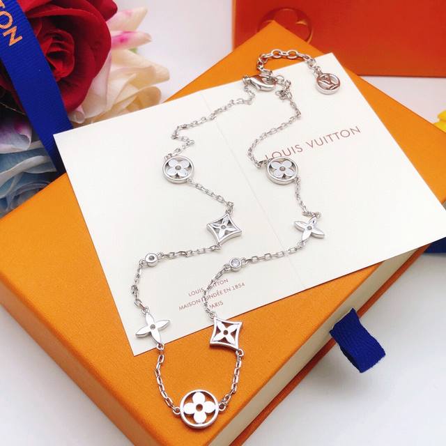 No. Lxl0065 Lv*Latest silver glossy necklace consistent Zp brass material