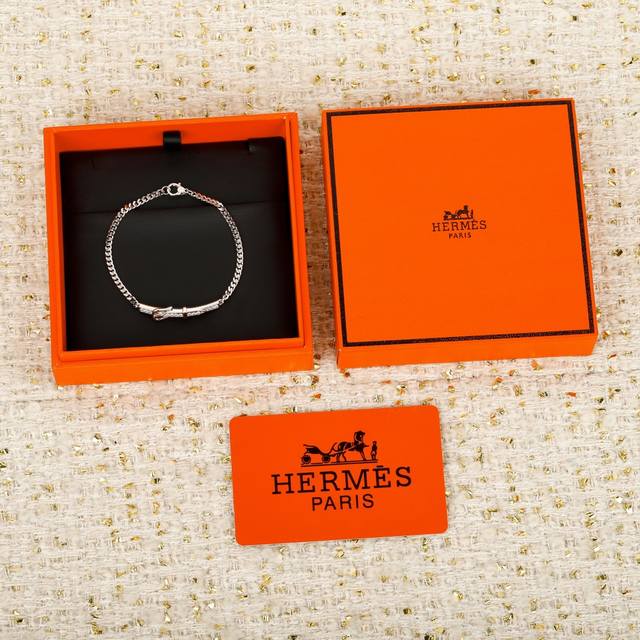 250200 We produce Etriviere bracelets, which can be customized with 18K real gol