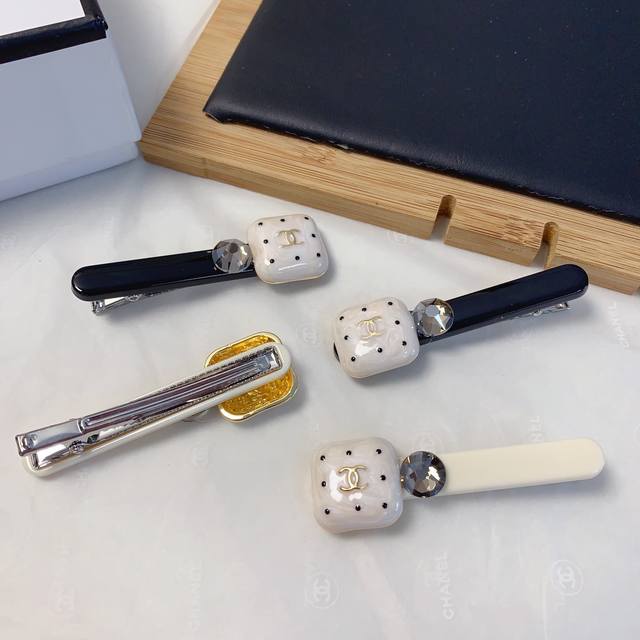 Chanel Xiaoxiang Chanel hairpin Polka dot pressure clip side clip daily exquisit