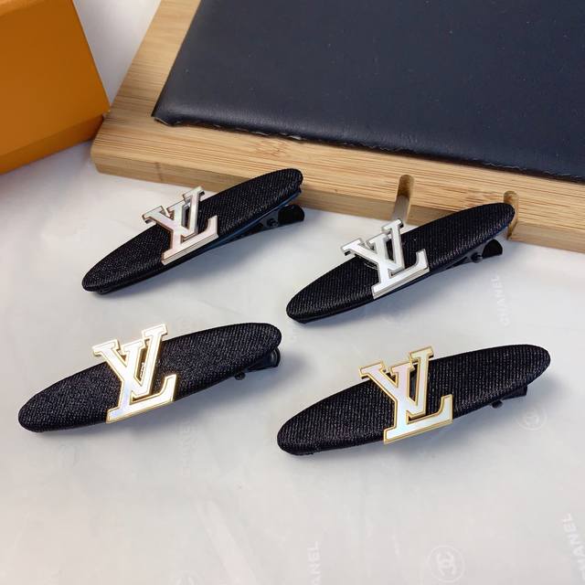 Lv Louis Vuitton Donkey Brand Hairpin Shell Logo Press Clip Side Clip Daily Exqu