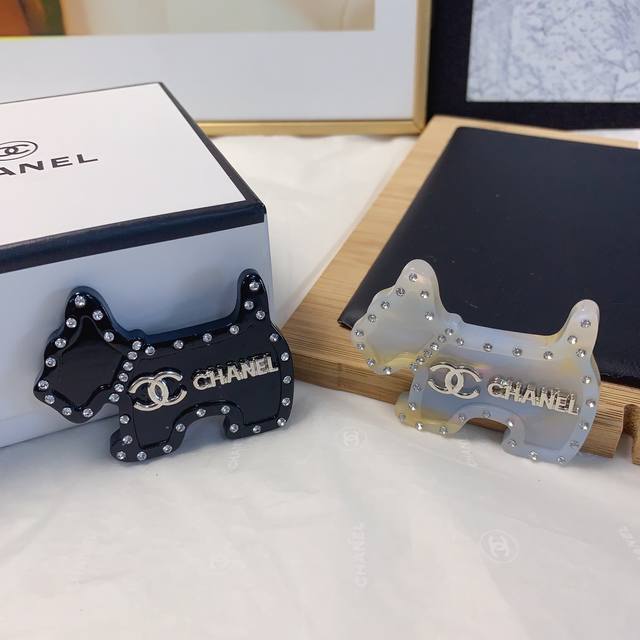 Chanel Xiaoxiang Chanel hairpin Acetate puppy hairpin pressure clip temperament