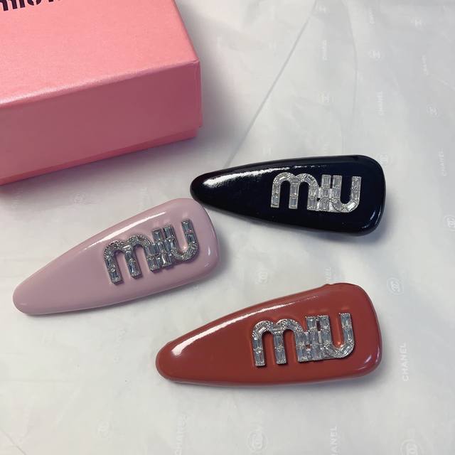 Miumiu Miu Miu Miumiu hairpin patent leather Czech diamond Logo triangle hairpin