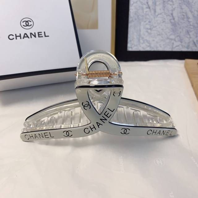 Chanel Xiaoxiang Chanel grab clip Acetate letter grab clip temperament versatile