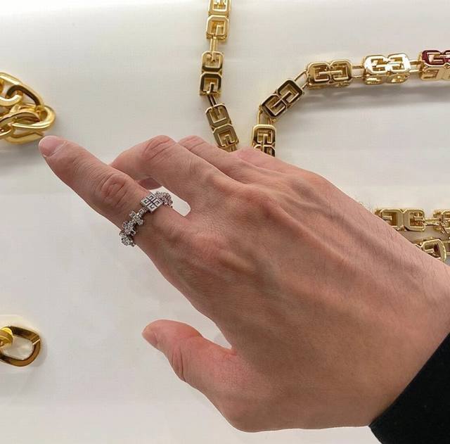 Givenchy ring Successfully captured a little cutie The minimalist style is reall
