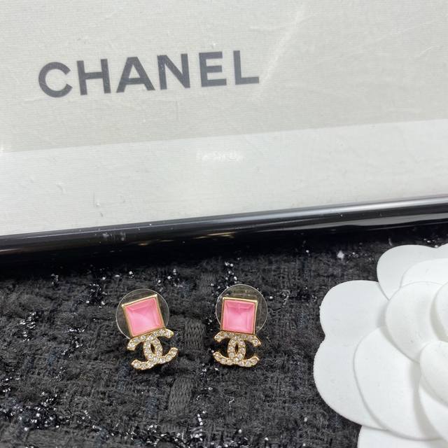Code E1568 0947840 Hot-selling earrings, hot new arrivals Exclusive high-end qua
