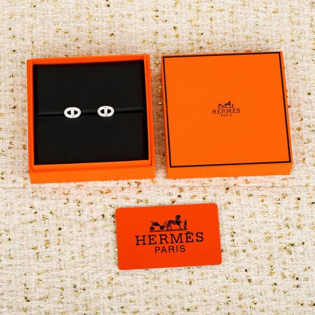 205651 We produce pig nose earrings, which can be customized with 18K real gold