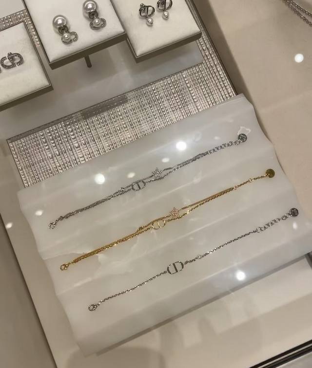 High quality details as shown in the picture Necklace 0800100 Bracelet 070090 D