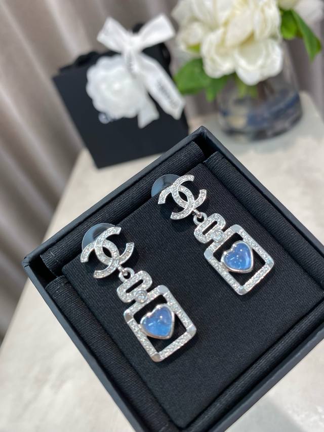 High quality details as shown in the picture 0900110 Double C pendant blue heart