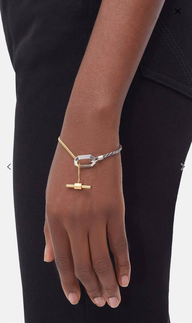 Bottega Veneta Bv bracelet is full of metal, very good, the overall details are