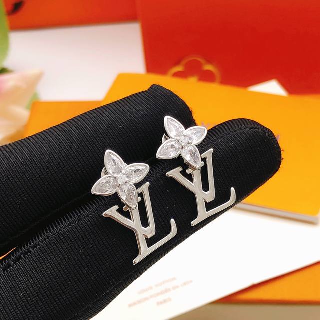No. Led0341 Lv* Latest horse eye plum blossom diamond earrings consistent Zp bra