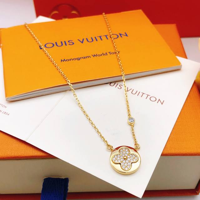 No. Lxl0226 Lv*Latest round flower necklace consistent Zp brass material