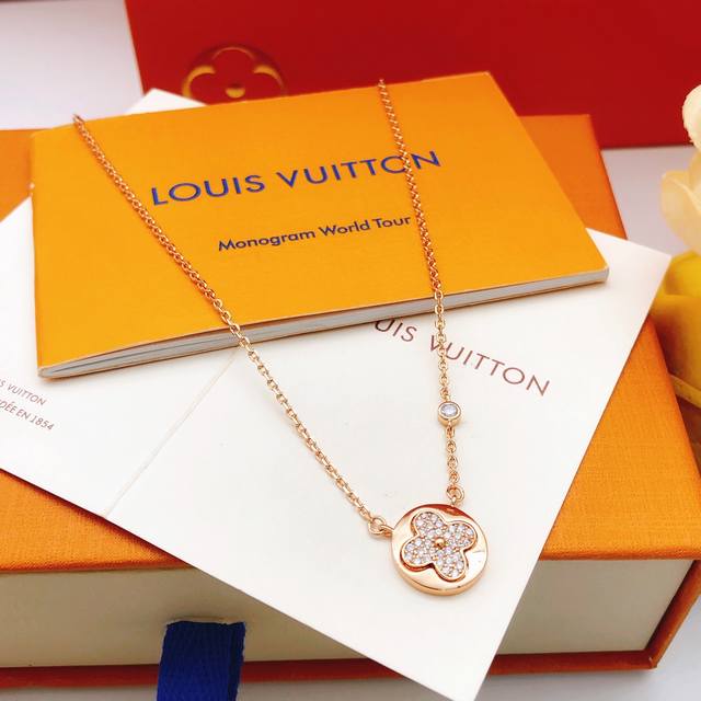 No. Lxl0227 Lv*Latest rose gold round flower necklace consistent Zp brass materi