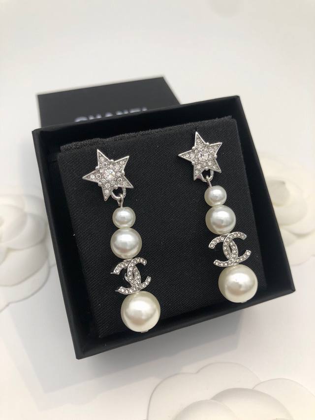 No. Xed0090 Chanel Xiaoxiang star diamond five-pointed star popular earrings pea