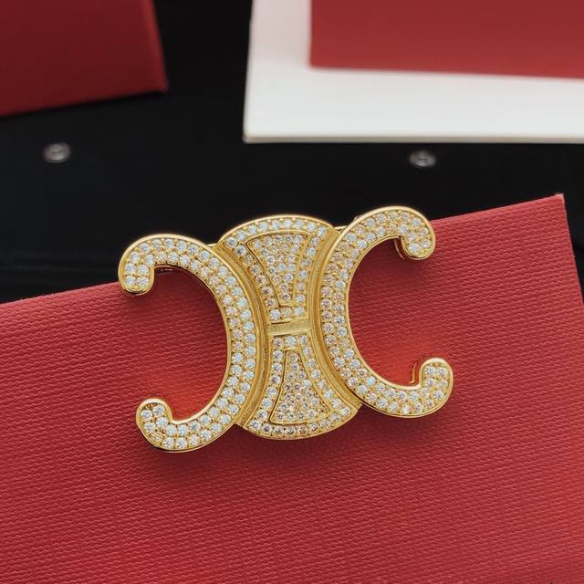 No. Slxz0004 Celine's latest brooch Zp brass material