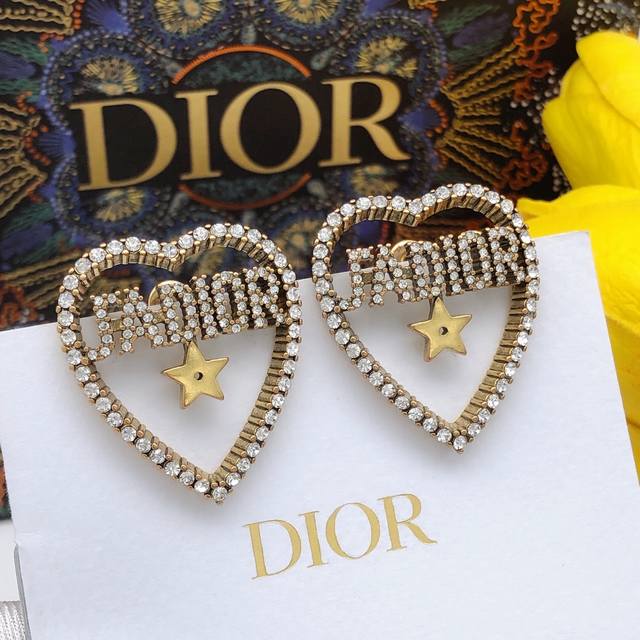 No. Ded0193 New product original goods New Dior Dior letter heart earrings count
