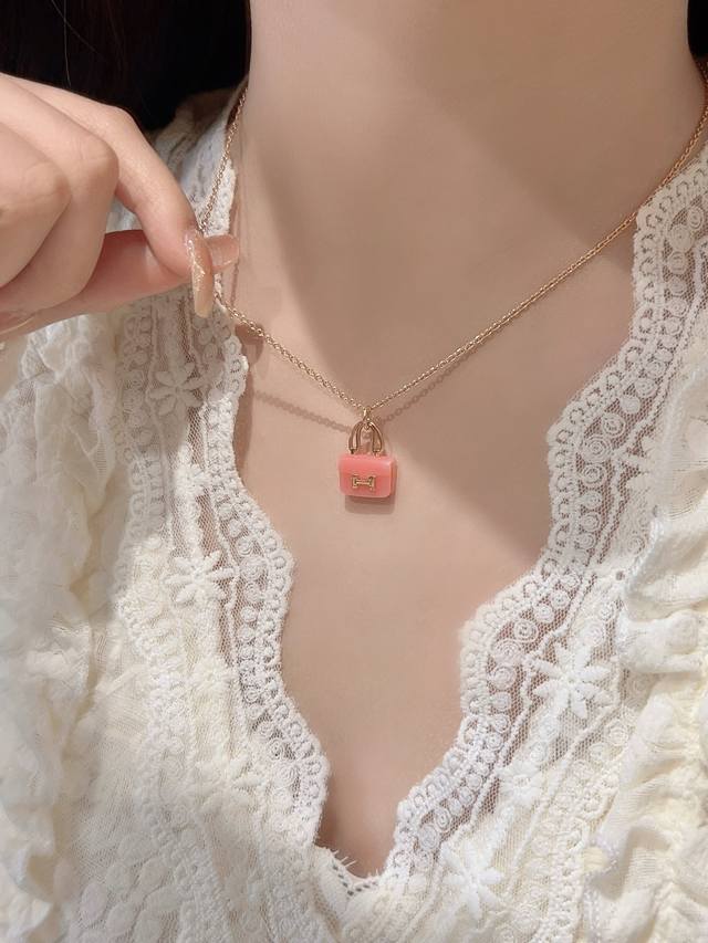 250190 We produce pink Kangkang necklace, which can be customized with 18K real
