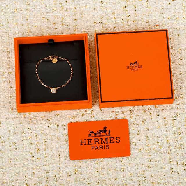 250188 We produce diamond bracelets with diamonds. We can customize them with re