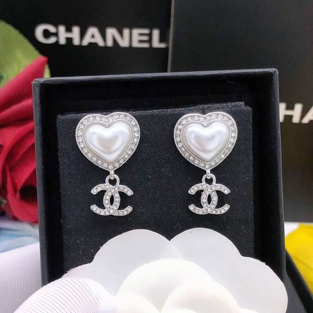 No. Xed0951 Ch*Nel latest silver heart earrings consistent Zp brass material