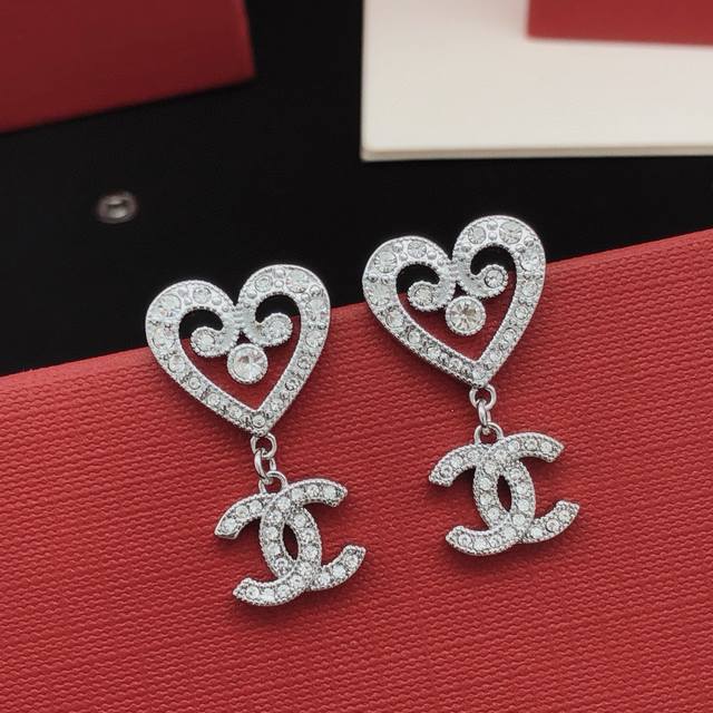 No. Xed0950 Ch*Nel latest love earrings consistent Zp brass material