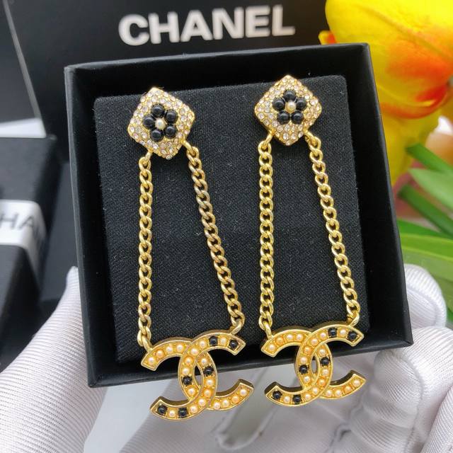 No. Xed0784 New autumn and winter small fragrant flower earrings. The new earrin
