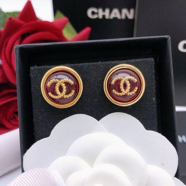 No. Xed0780 Light red No. Xed0018 Jujube red Chanel goose round earrings red cry