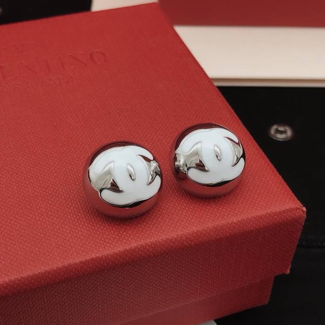 No. Xed0680 Ch*Nel latest silver round earrings consistent Zp brass material