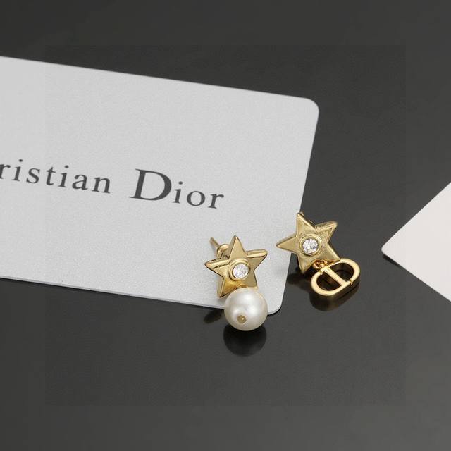 The latest Dior popular among all the Internet celebrities, the popular Dior ser