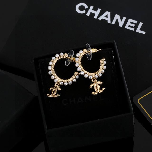 A large number of new Chanel earrings have arrived! ! Luxury temperament style B