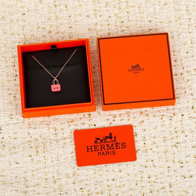 We produce pink Kangkang necklace, which can be customized with 18K real gold an