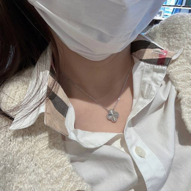 We produce laser necklaces, which can be customized with 18K real gold and real