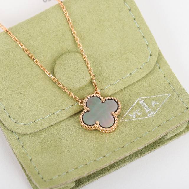Green natural stone powder shell other colors We produce four-leaf clover neckla