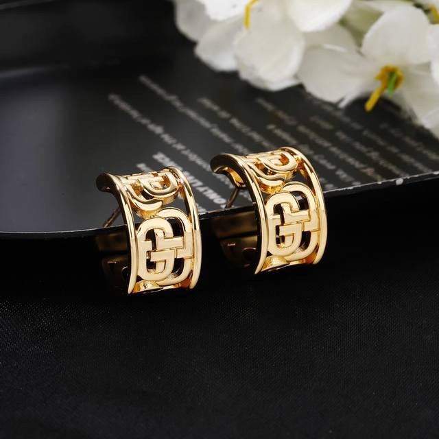 original new earrings Balenciaga new metal earrings earrings counter consistent