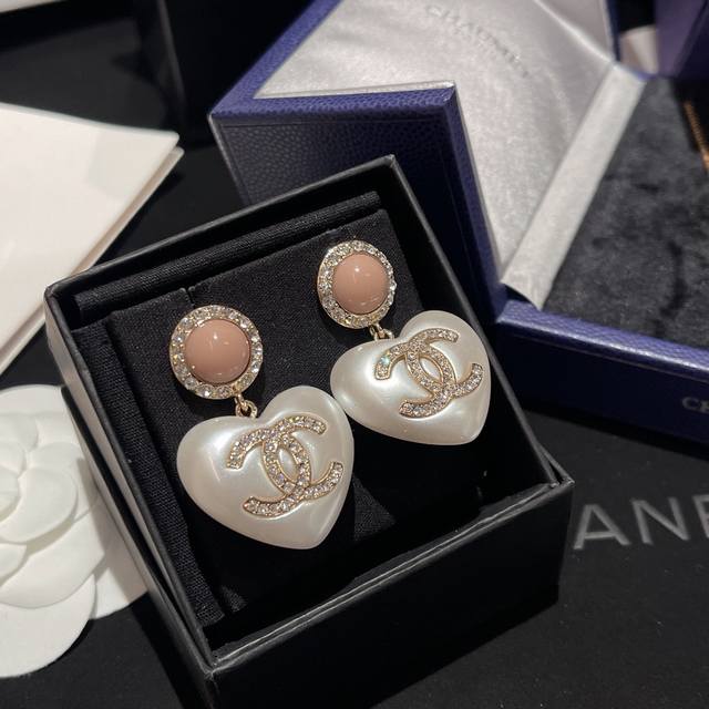 No. Xed0691 New autumn and winter pink pearl heart earrings Resin material gentl