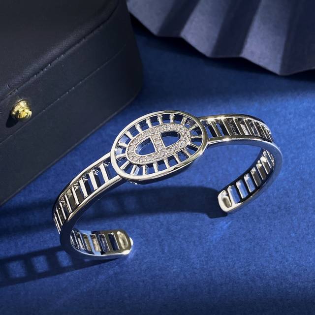 Am94 Hermes fashion all-match hollow oval diamond-studded pig nose C-shaped open