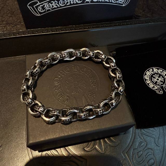 New counter quality Chrome Hearts Chrome Hearts retro distressed skull bracelet,