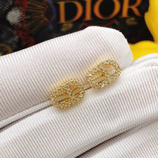 No. Ded0066 Cd letter mini earrings brass material 925 silver needle