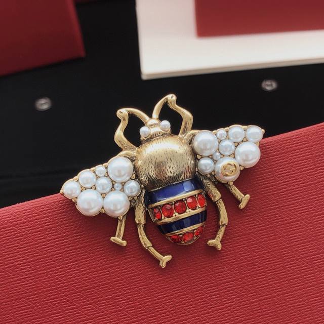 No. Gxz0025 Gucc*Latest bee brooch consistent Zp brass material
