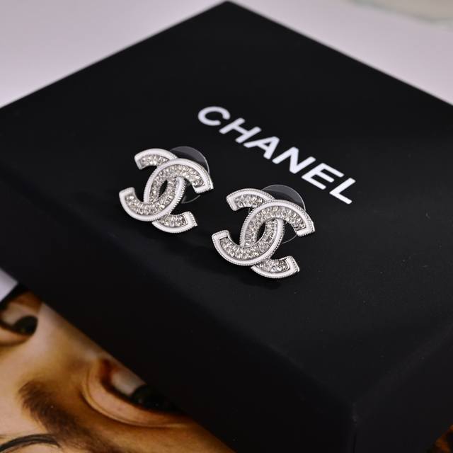 necklace earrings P70Zp version Chanel earrings are elegant and generous, exquis