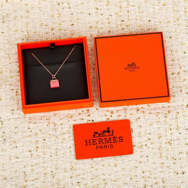 We produce pink Kangkang necklace, which can be customized with 18K real gold an