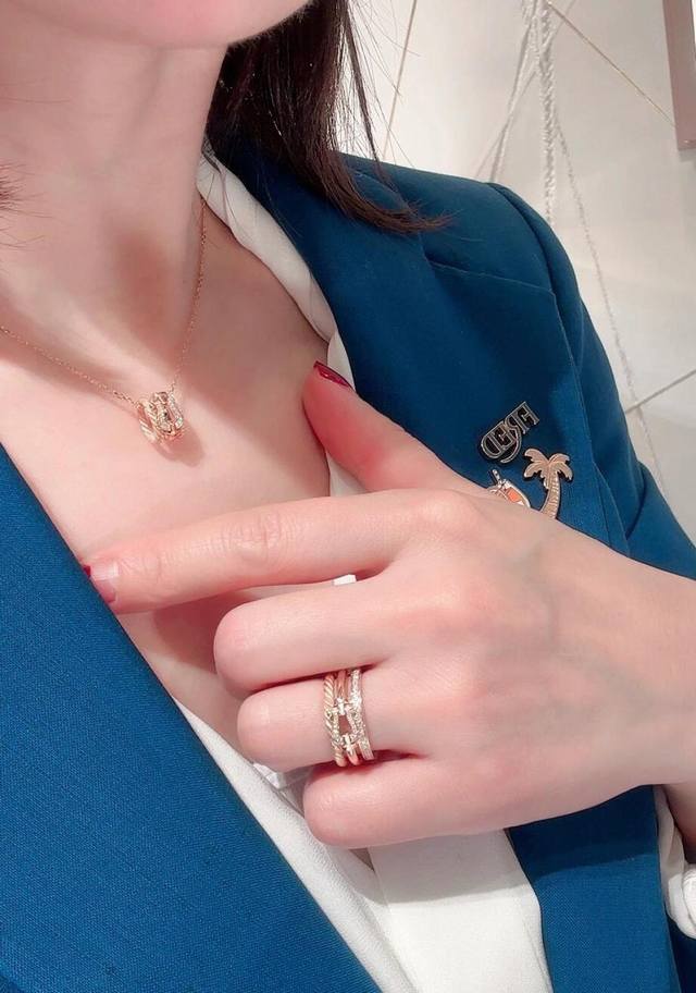 We produce the Force 10 Rise necklace, which can be customized with real gold an