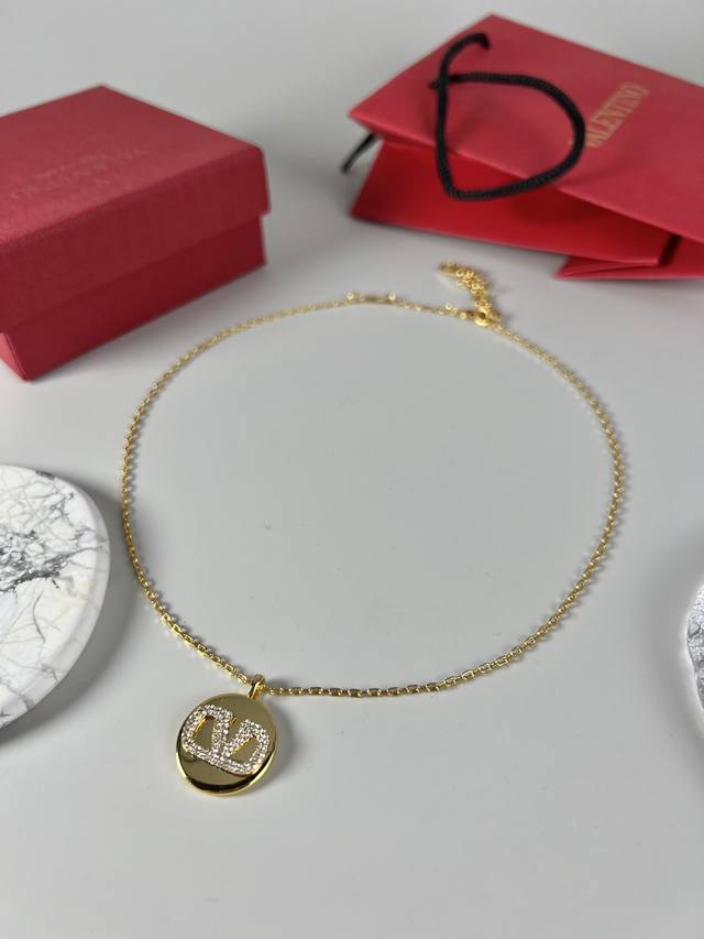 Valentino necklace, the iconic logo tag is inlaid with diamonds, it looks very d