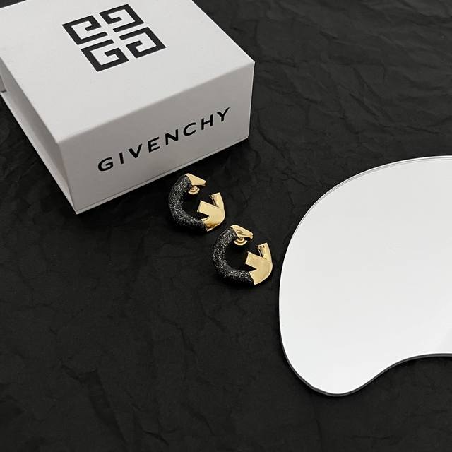 Givenchy earrings incorporate many elements of locks and skills. The handmade G