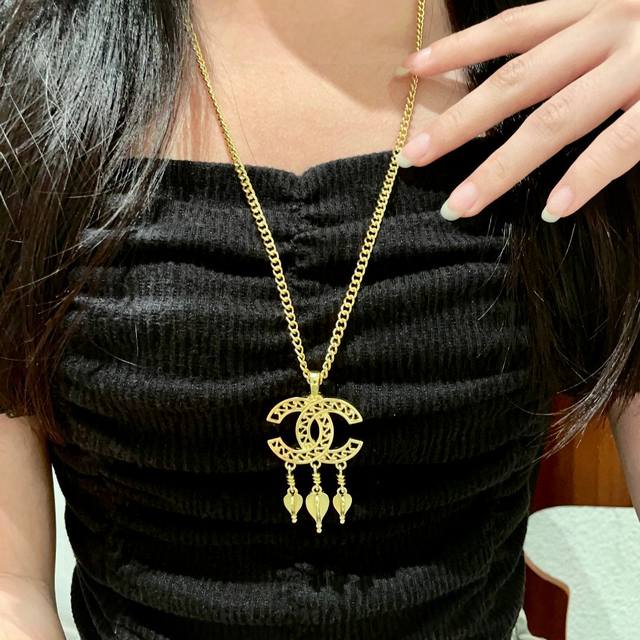 Chanel tassel double C necklace