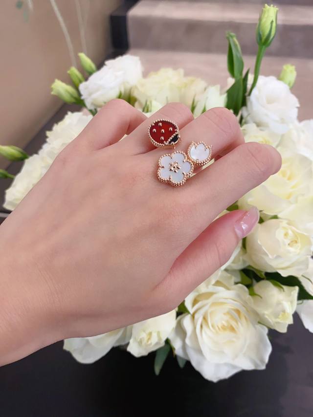 We produce seven-spot ladybug rings, which can be customized with real gold and