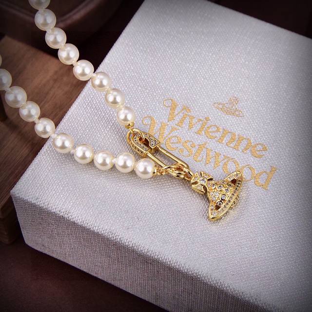 Buy from the UK Vivienne Westwood Vivienne Westwood Saturn Pearl Necklace is ele
